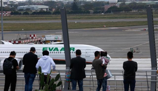 80歲老翁機上毆打空姐 航空公司挺員工怒告乘客518015_ 80歲老翁機上毆打空姐 航空公司挺員工怒告乘客