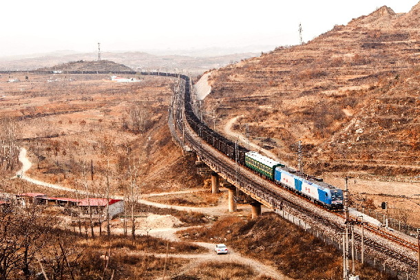 空運一噸貨物到洛杉磯-大秦鐵路3萬噸組合列車試運行
