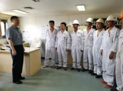 駐卡拉奇總領(lǐng)事王愚在“國(guó)際海員日”慰問(wèn)中方船員-國(guó)際貨代公司